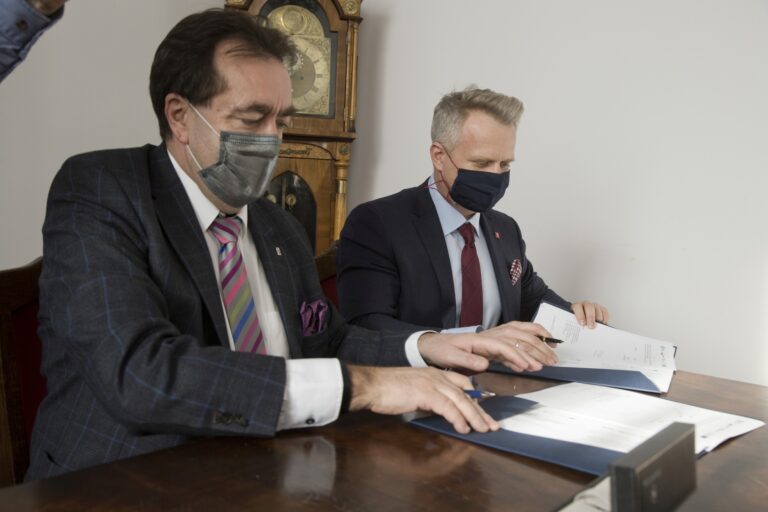 Collegium Humanum z generalnym wykonawcą