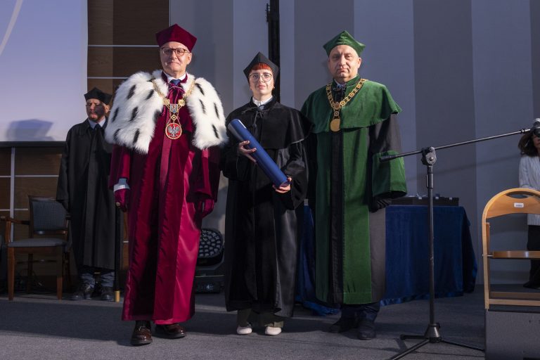 Wręczenie dyplomów i gratulacji